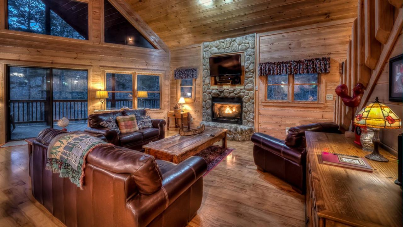All Decked Out Blue Ridge Exterior photo